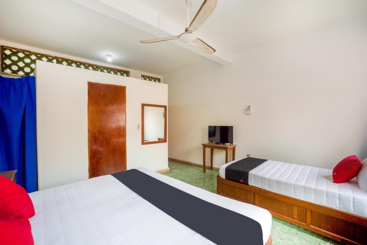 Hotel Adelita Zihuatanejo Kültér fotó