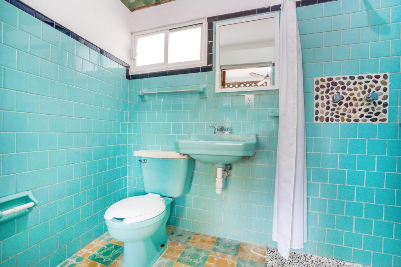 Hotel Adelita Zihuatanejo Kültér fotó