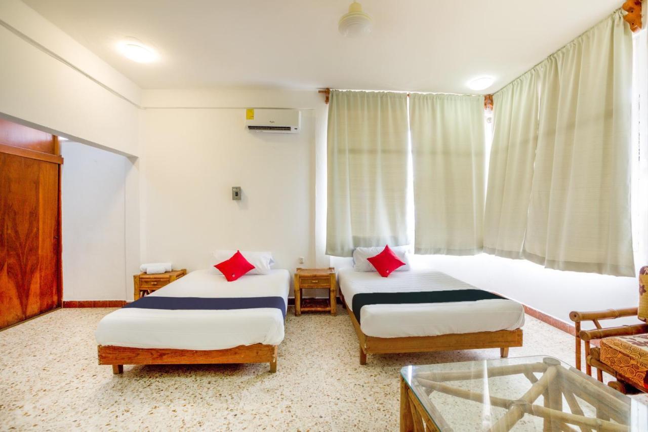 Hotel Adelita Zihuatanejo Kültér fotó