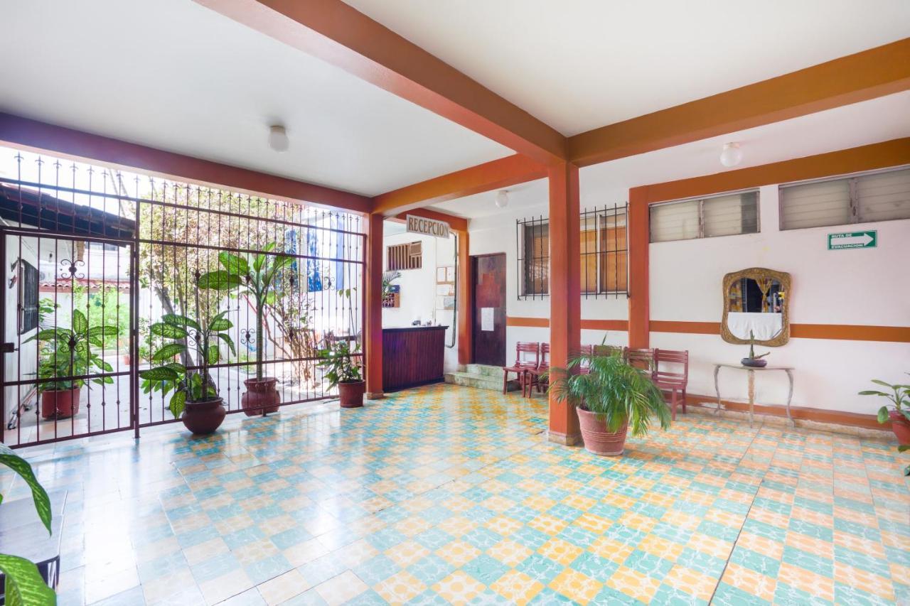 Hotel Adelita Zihuatanejo Kültér fotó