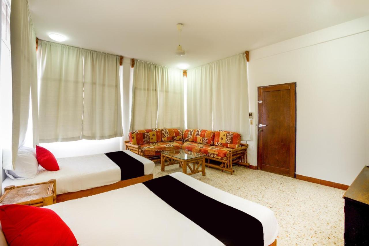 Hotel Adelita Zihuatanejo Kültér fotó